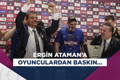 Anadolu Efes'te oyuncular Ergin Ataman'ı basın toplantısında bastı! (Video)