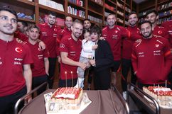 Riva'da Caner Erkin'in doğum günü kutlandı