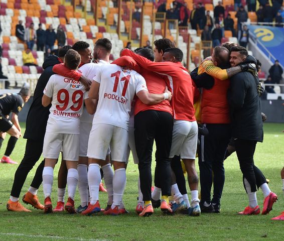 Podolski'den hayat öpücüğü