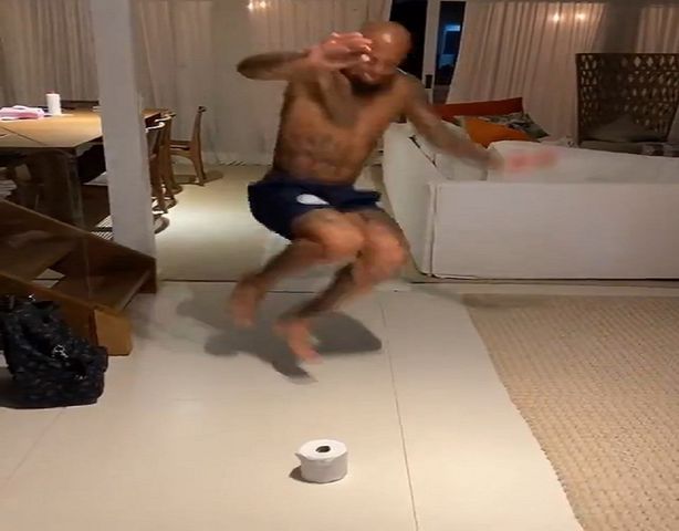 Melo meşhur sosyal medya akımına farklı boyut kazandırdı