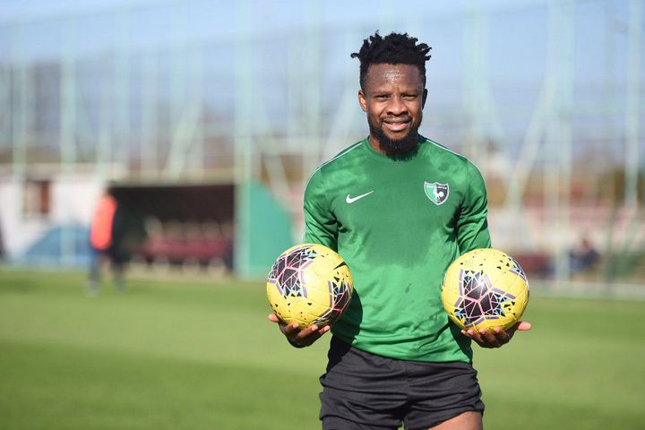 Ogenyi Onazi tek başına tavla oynadı
