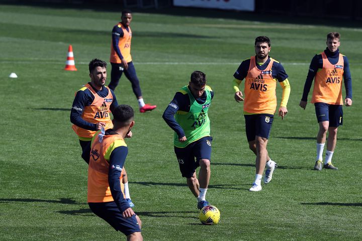 Fenerbahçe’de 9 futbolcu bavulunu hazırladı