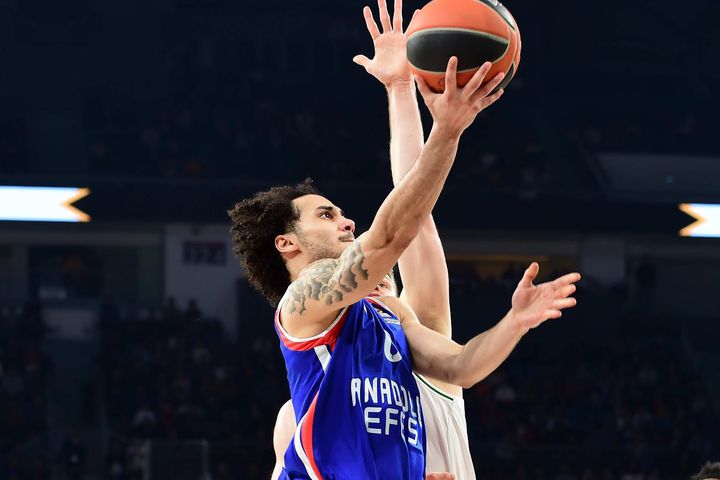 Larkin abarttı Efes kazandı