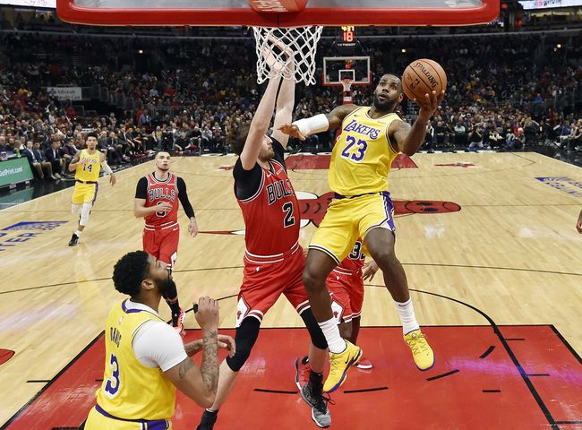 LeBron James triple double ile Lakers'ı uçuruyor