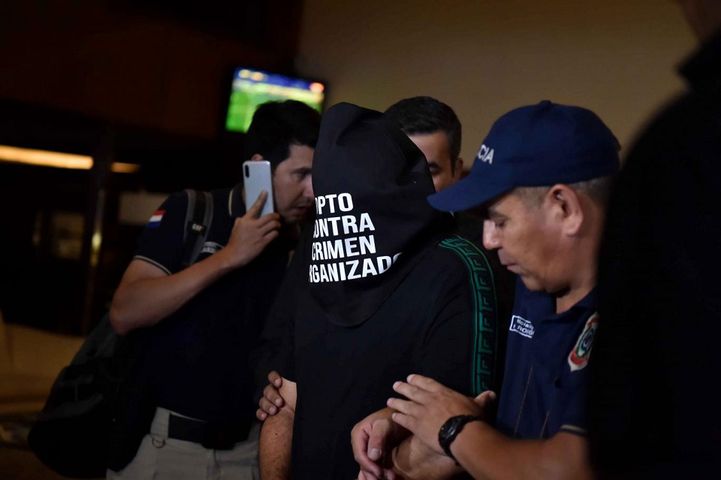 Ronaldinho'nun pasaportu sahte çıktı, gözaltına alındı