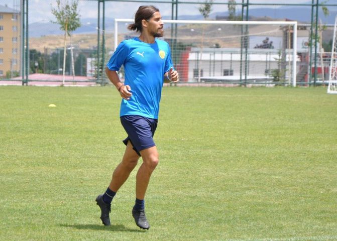 Portekizli sol bek Fenerbahçe’ye yeşil ışığı yaktı