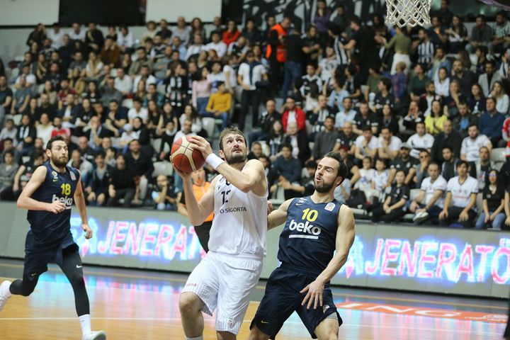 Nefesleri kesen basketbol derbisi sarı-lacivertlilerin