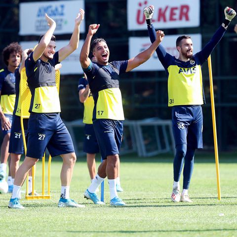 Fenerbahçeli yıldıza yeni kontrat!