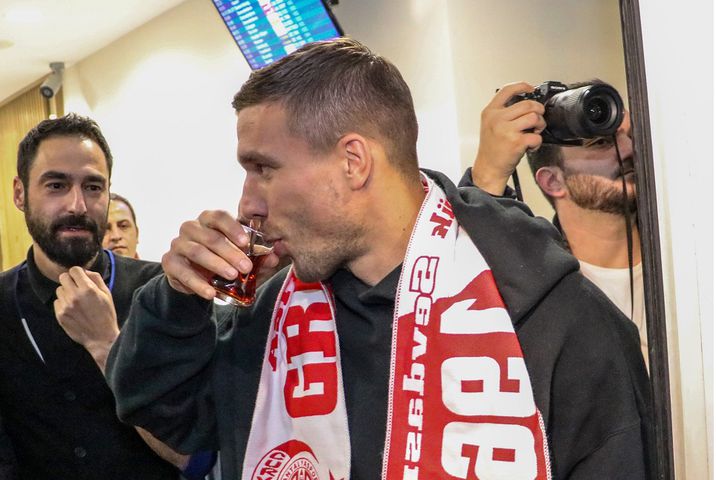 Podolski'nin çaya tutkusu, hamur işlerine ilgisi var