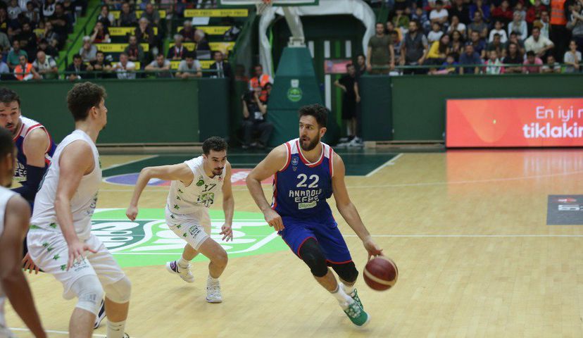 Anadolu Efes, Bandırma'da fark yedi!