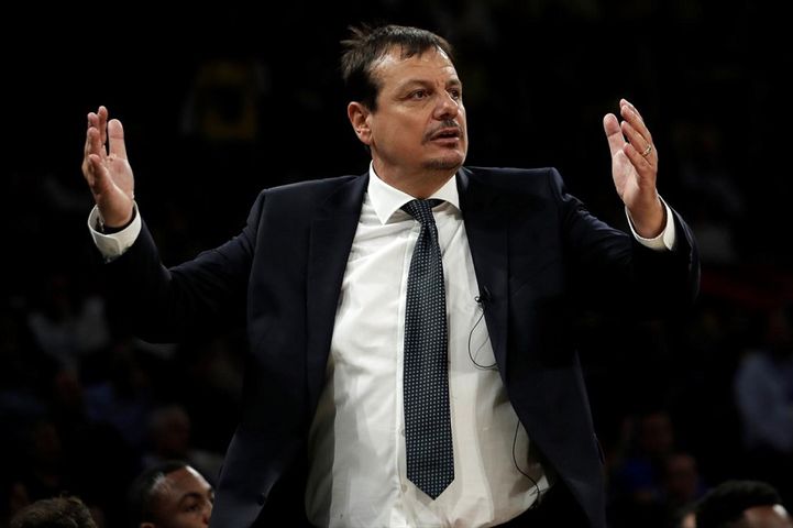Anadolu Efes İsrail'e gitti, havalimanında g'ergin'lik çıktı