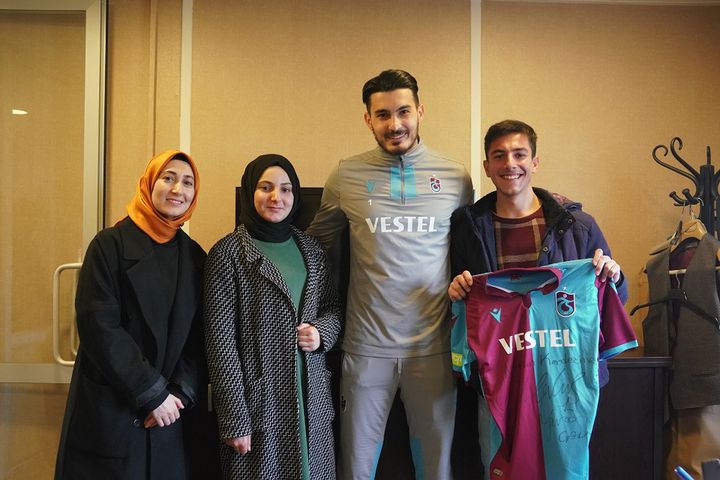 Trabzonspor'dan genç taraftarına jest