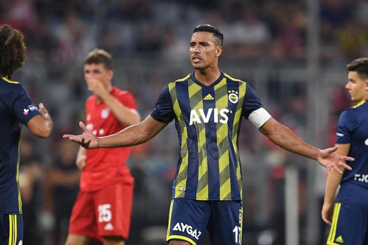 Nabil Dirar, Ersun Yanal'a kazan kaldırdı