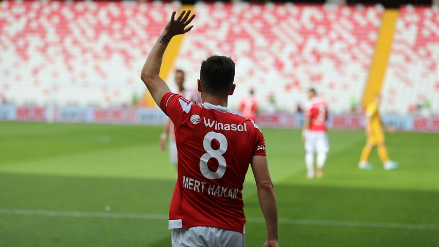 Mert Hakan Yandaş kendisiyle birlikte Sivasspor'u da yukarı taşıdı