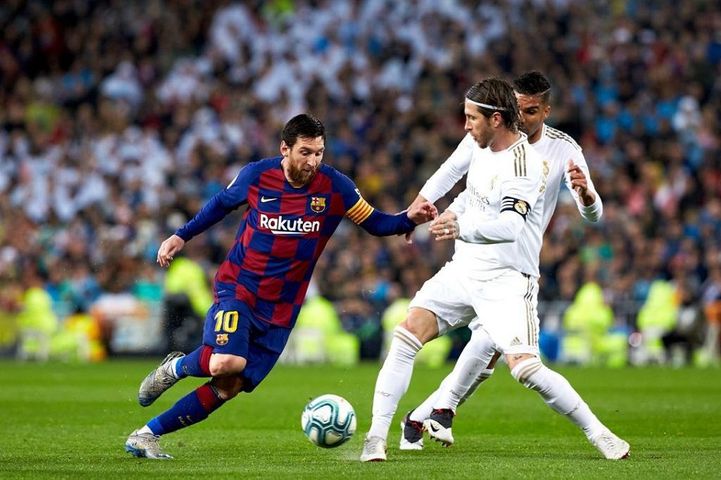 Real Madrid Barcelona'yı yendi, zirveye yerleşti