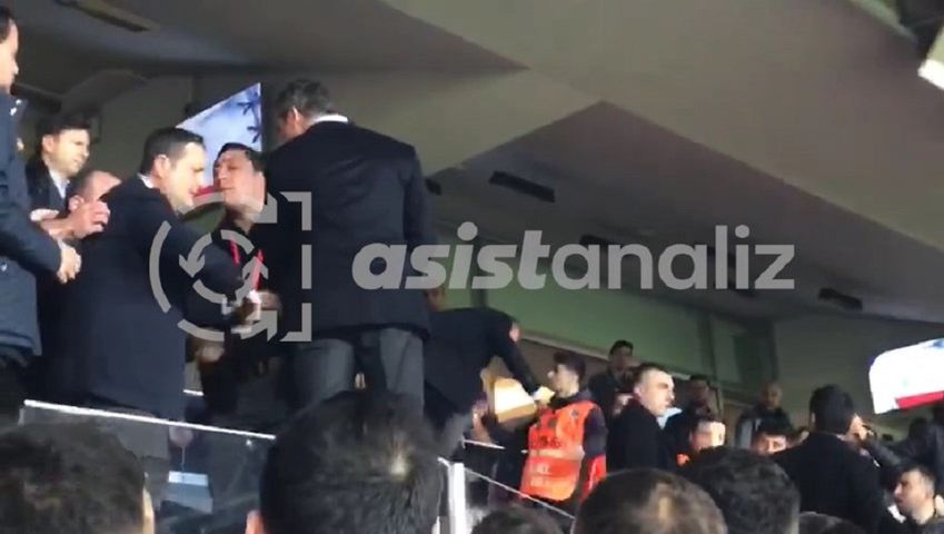 Ali Koç tribünden soyunma odasına atladı