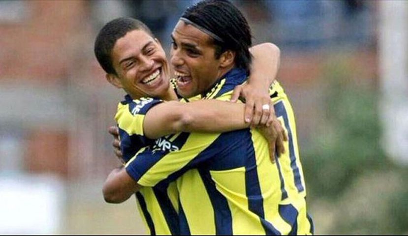 Tuvalet kağıdı furyasına Hooijdonk ve Alex de katıldı