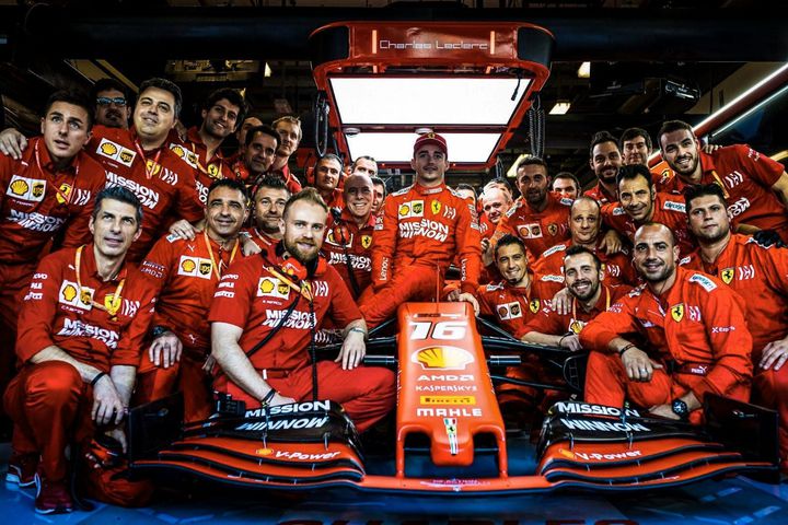 Leclerc, 2024 yılına kadar Ferrari'de