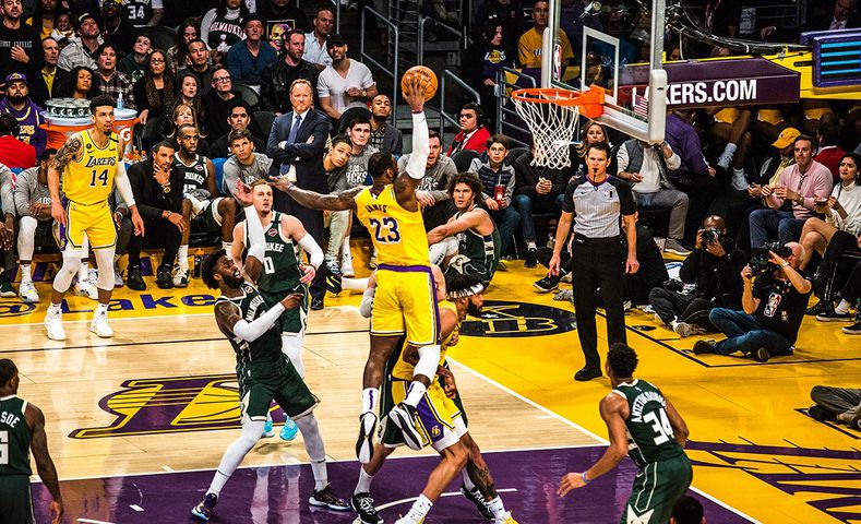 LeBron, Giannis'i 'Bucks' out etti