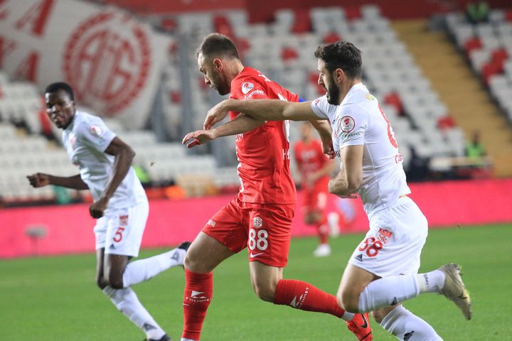 Antalya’da sessiz düello