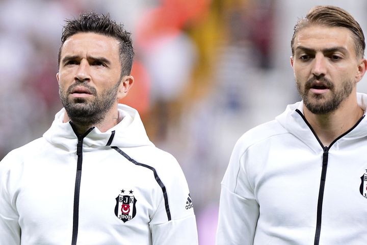 Caner Erkin ve Gökhan Gönül külüple devam edebilir