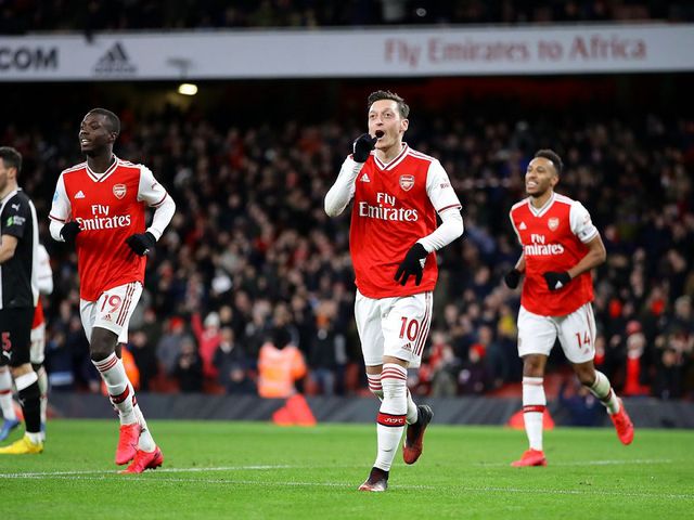 Mesut Özil attı, Arsenal şov yaptı