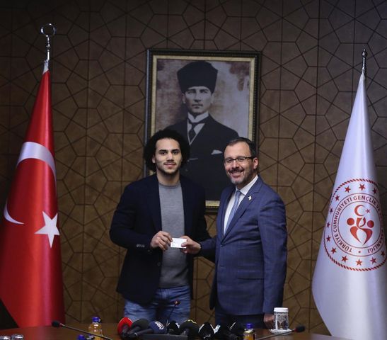 Shane Larkin TC kimlik kartını aldı