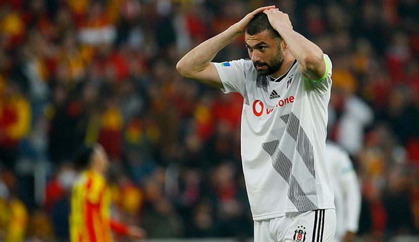Kara Kartal'da gündem Burak Yılmaz'ın sözleşmesi