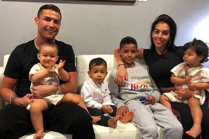Cristiano Ronaldo’dan çocuklarına hijyen eğitimi