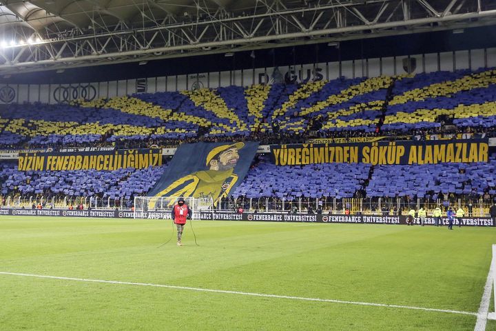 Fenerbahçe’de taraftarlardan ‘ligden çekilin’ talebi