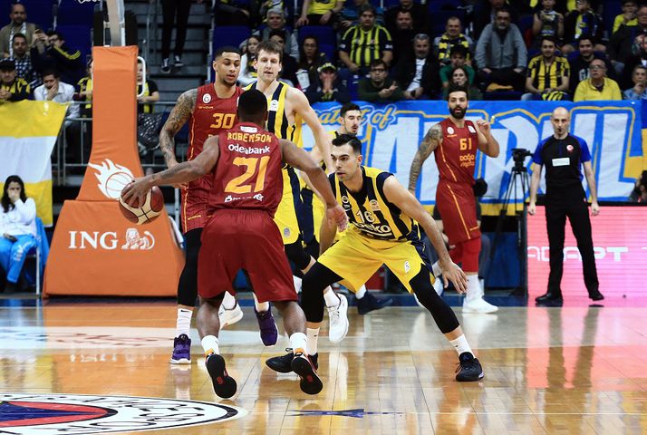 Galatasaray derbilere doymuyor