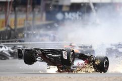 F1 Britanya GP'de korkutan kaza!
