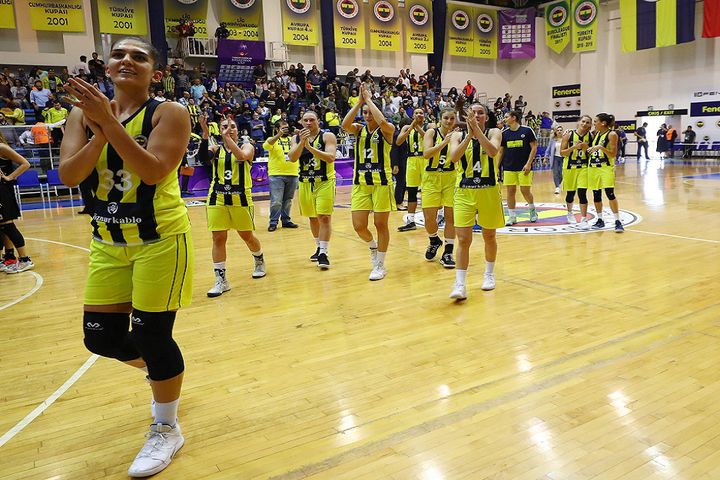 Fenerbahçe'den ezeli rakibine büyük fark!