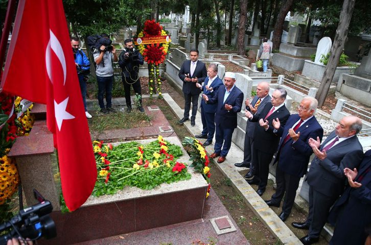 Ali Sami Yen'in kabri başında gerginlik!